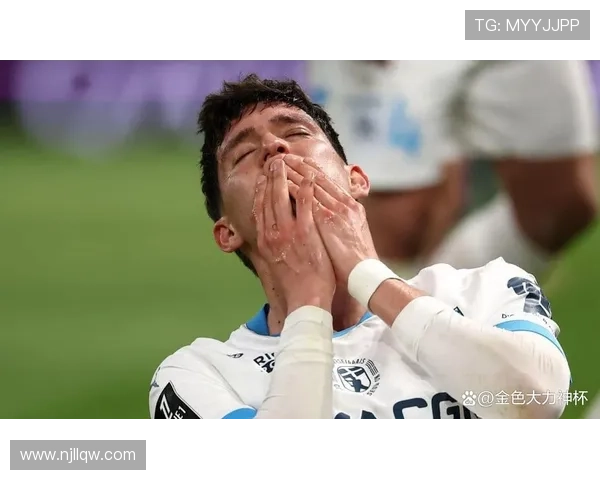 纽卡球迷与马赛当地球迷发生冲突部分人紧急躲入酒吧避难